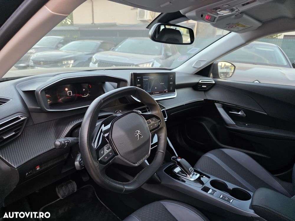Peugeot 2008 PureTech 130 EAT8 GT - 23