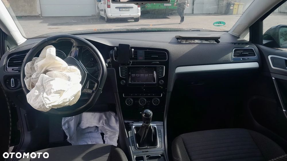 Volkswagen Golf - 10