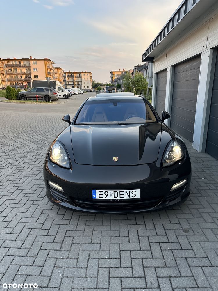 Porsche Panamera - 1