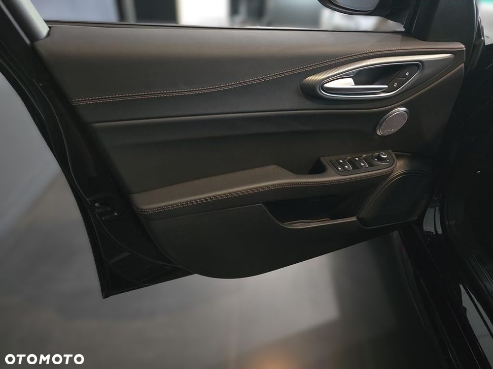 Alfa Romeo Giulia 2.0 Turbo Intensa Q4 - 10