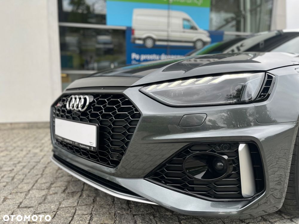 Audi RS4 Avant - 7