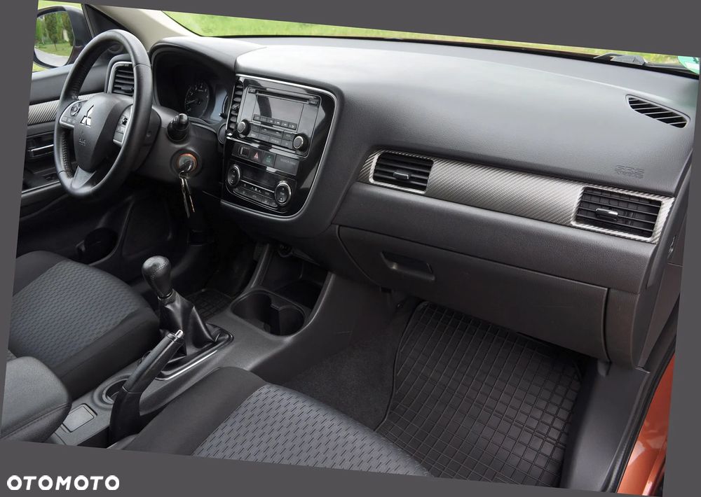 Mitsubishi Outlander 2.0 2WD SUV-Star - 31