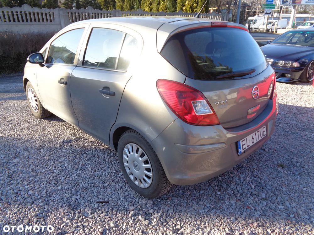 Opel Corsa 1.2 16V Cosmo - 4
