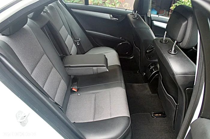 Mercedes-Benz Klasa C 180 BlueEFFICIENCY Avantgarde - 21