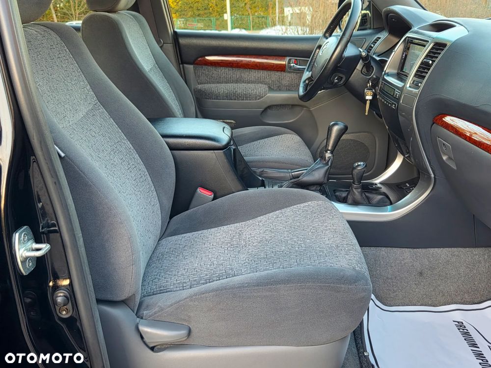 Toyota Land Cruiser - 16