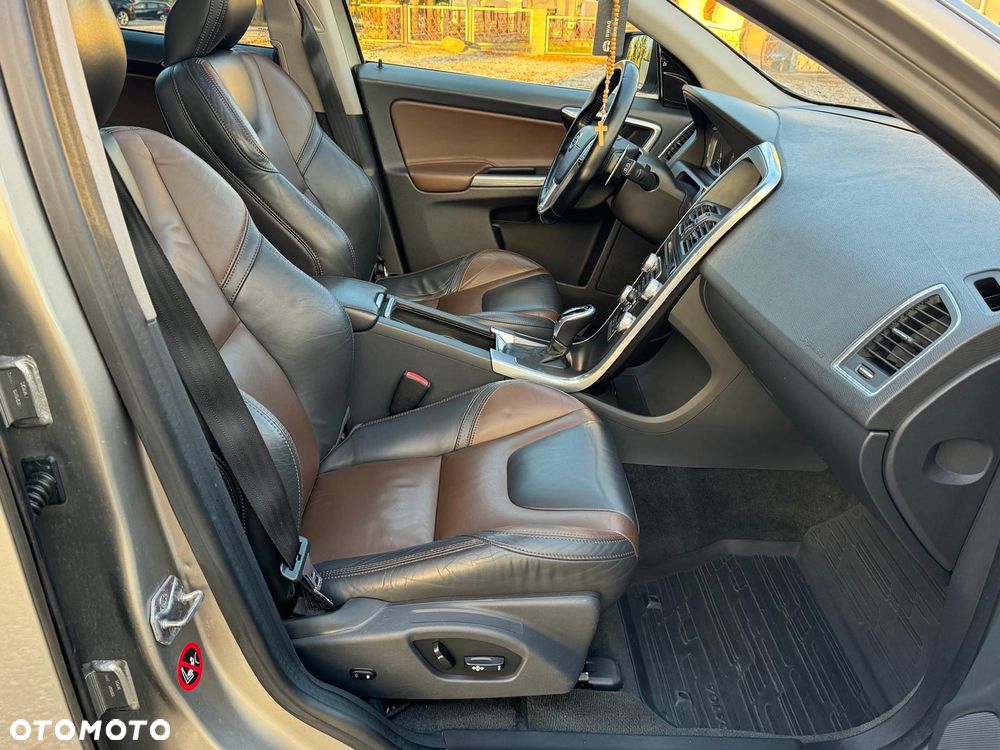 Volvo XC 60 D4 Geartronic Summum - 26