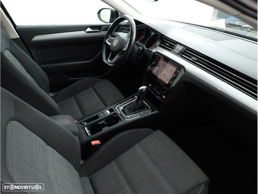 VW Passat Variant 2.0 TDi Business DSG - 14