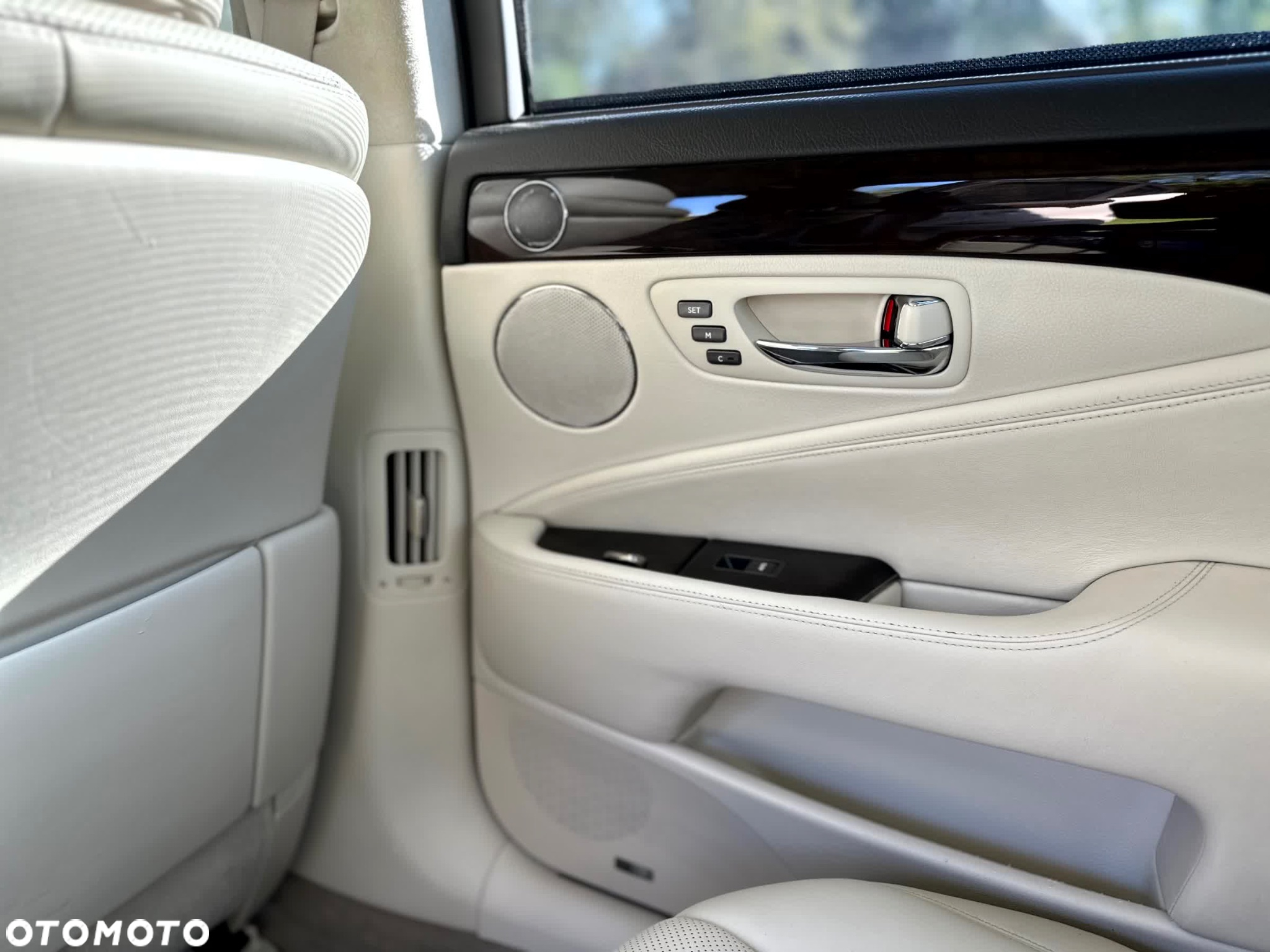Lexus LS 460 Prestige - 14