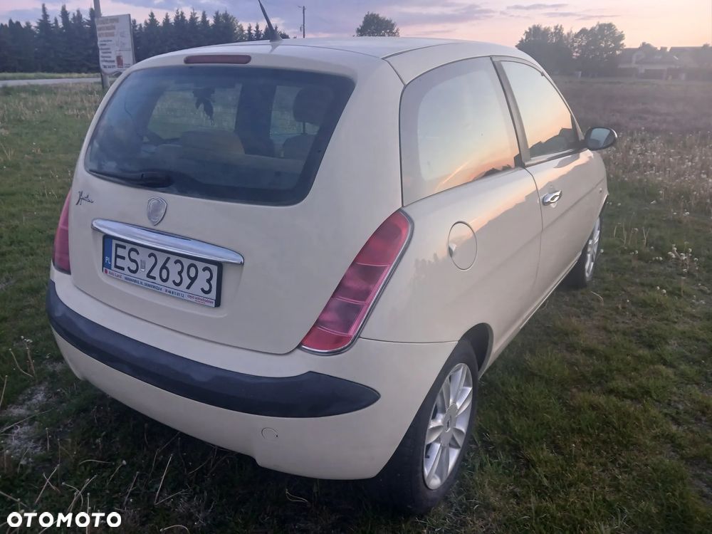 Lancia Ypsilon 1.2 8V Argento (5 os.) - 11