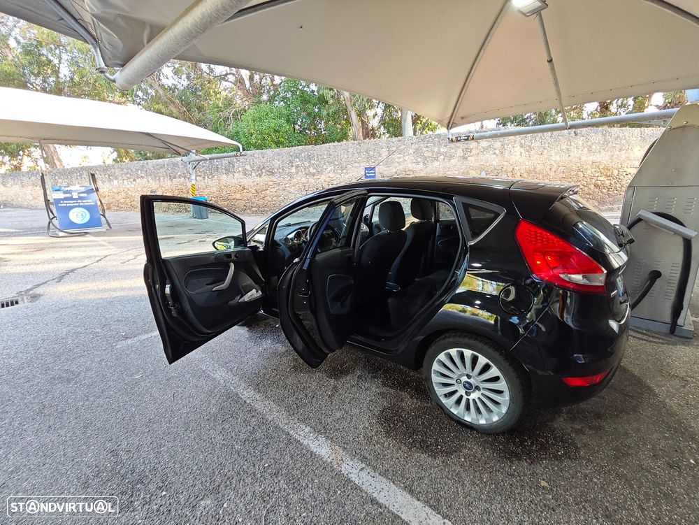 Ford Fiesta 1.6 TDCI Titanium - 23