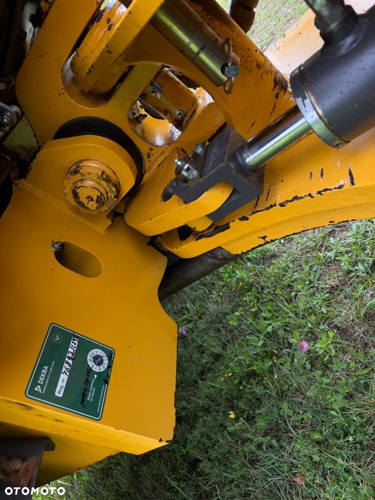 Volvo L25F Ładowarka Kołowa łamana 2015 rok. Jak Nowa! Oryginał łyżka i widły. Mocny silnik 4 cylindry. Zero luzów i wycieków. Aktualne Badania DEKRA BMWT. Wielka Okazja. Maszyna jak nowa z Salonu. 2600 mtg. Pochodzi z Norweskiego urzędu gminy. Dodatkowe linie Hydrauliczne. Szybka wolna Jazda Rewers Hydrostatic. Wersja Norwesk Mocne doświetlenie dodatkowe grzanie. kabina Ogrzewana wentylowana! Zmiana Osprzętu Hydrauliczna! pełne sterowanie z dżojstika! Opony jak Nowe. Podzespoły pomy suche, czytelne tabliczki! OKAZJA - 4