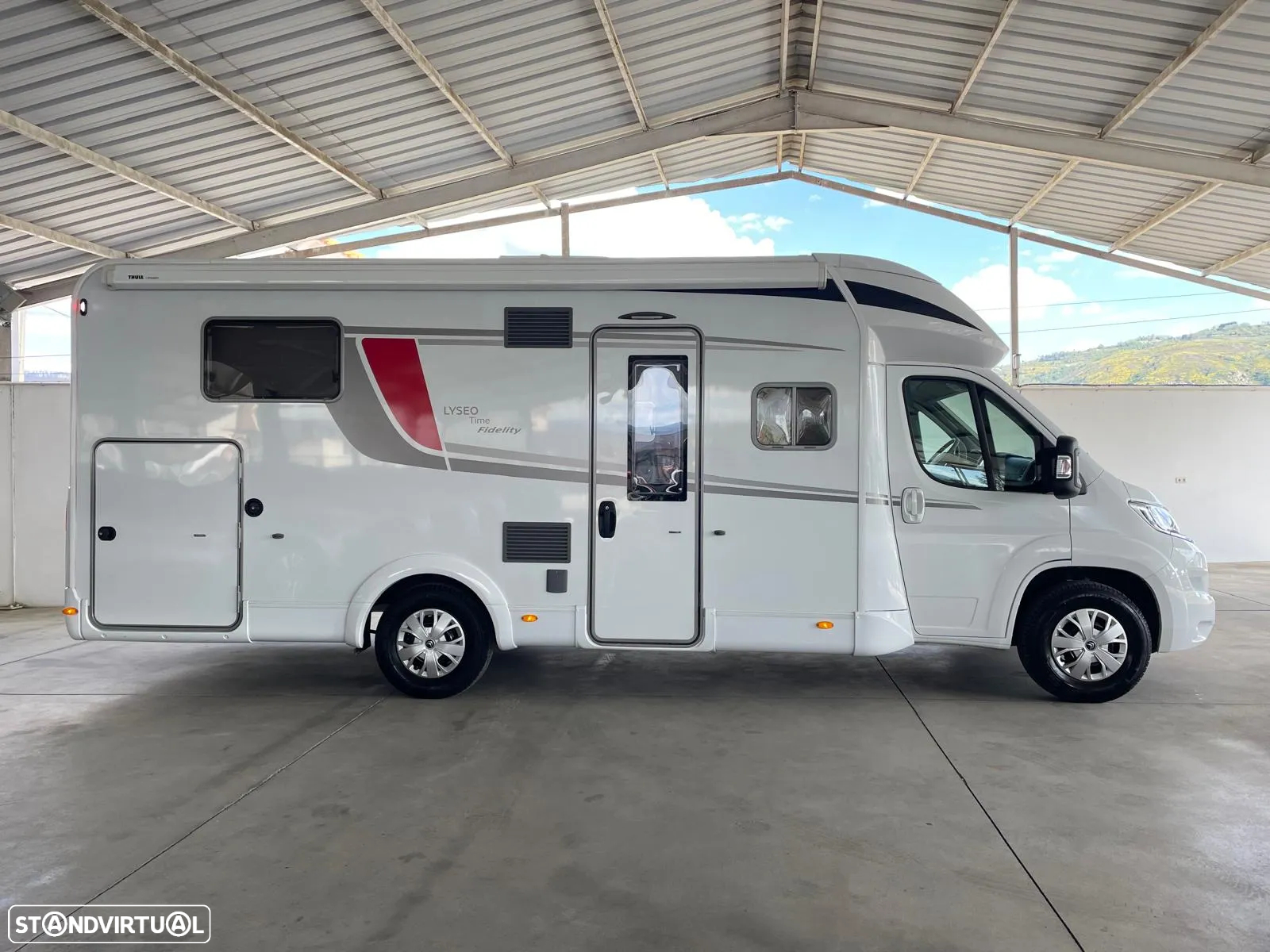 Burstner Lyseo Time Fidelity - Autocaravana c/Camas Central e Elevatória - 6