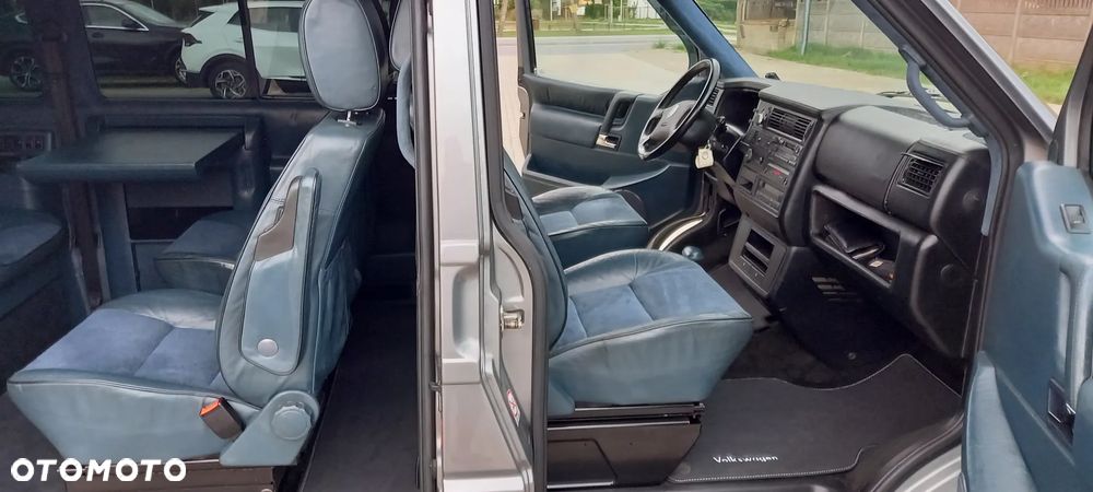 Volkswagen Caravelle - 36