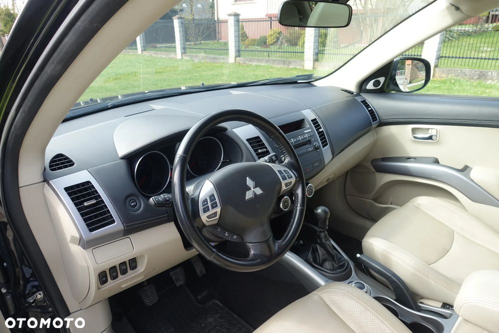 Mitsubishi Outlander 2.0 DID Intense + - 16