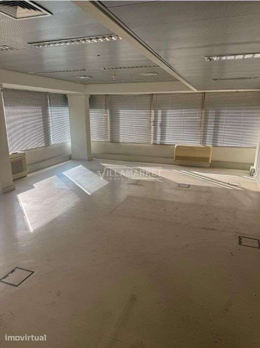 Escritório da banca com 295 m² e terraço com 92 m² inserido no 1º anda - Grande imagem: 2/11