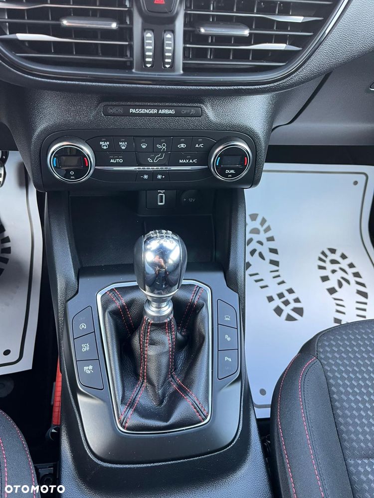 Ford Focus SW 1.5 EcoBoost S&S ST-LINE - 11