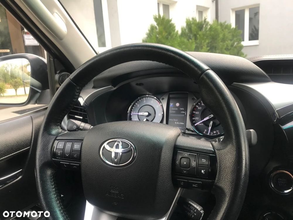 Toyota Hilux 2.8 D-4D Double Cab SR5 4x4 - 28