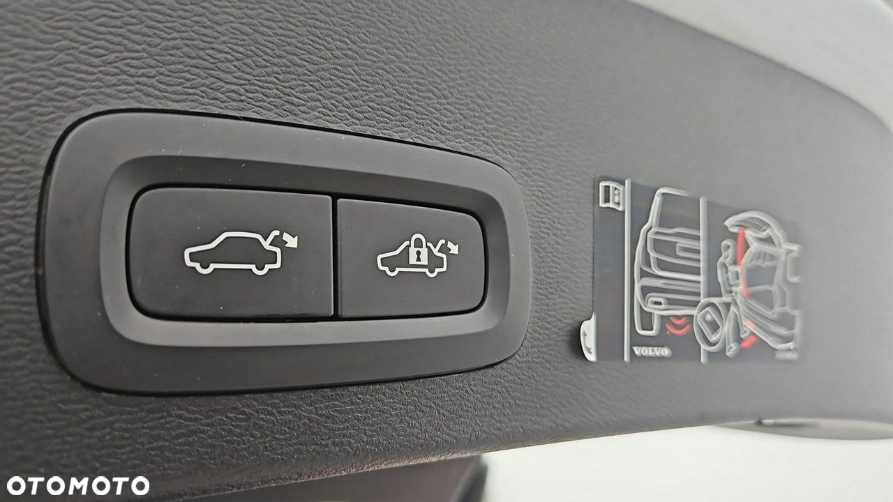 Volvo XC 40 - 25