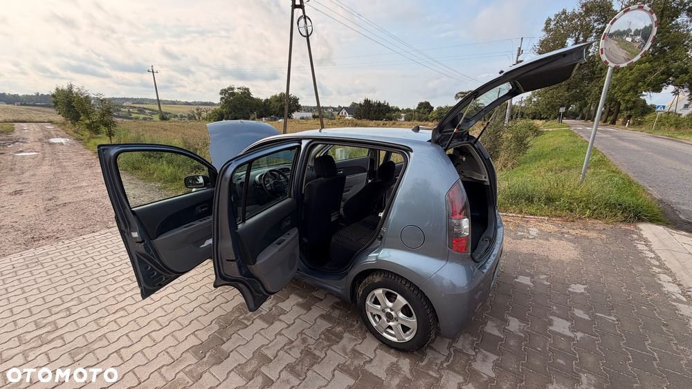 Daihatsu Sirion - 7