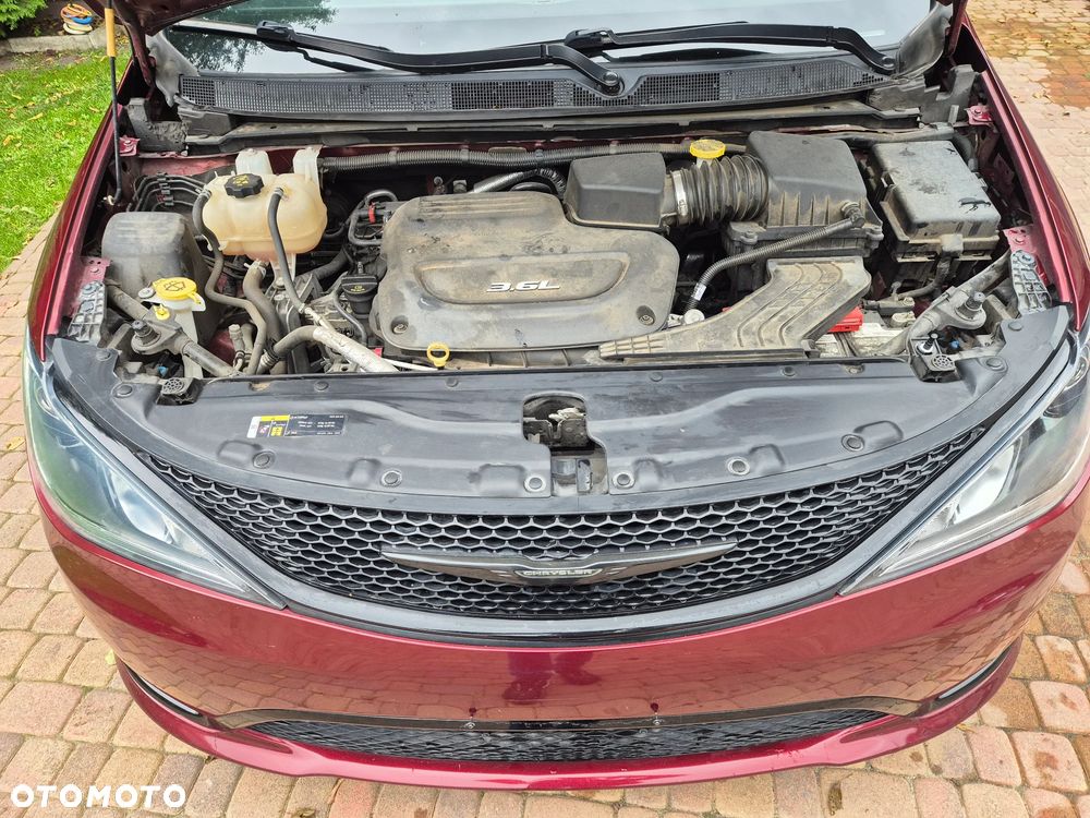 Chrysler Pacifica - 16