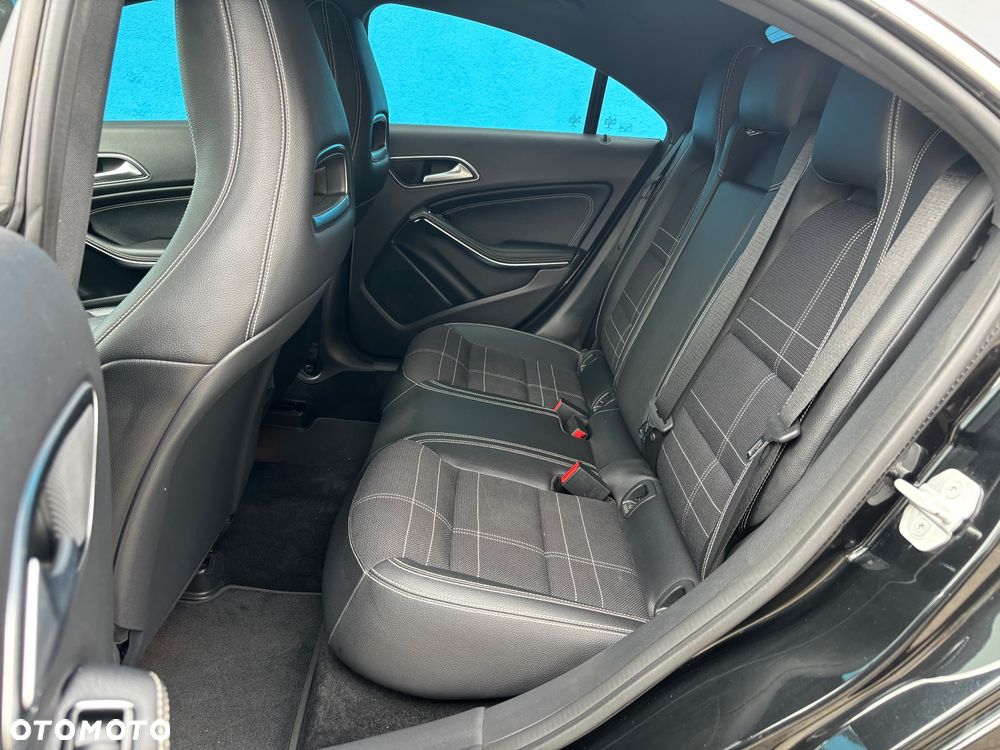Mercedes-Benz CLA 220 CDI 7G-DCT AMG Line - 11