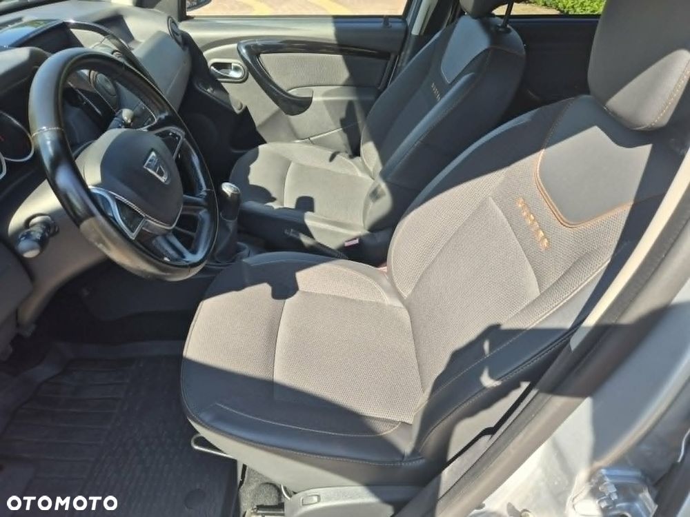 Dacia Duster 1.6 SCe Urban Explorer S&S - 33