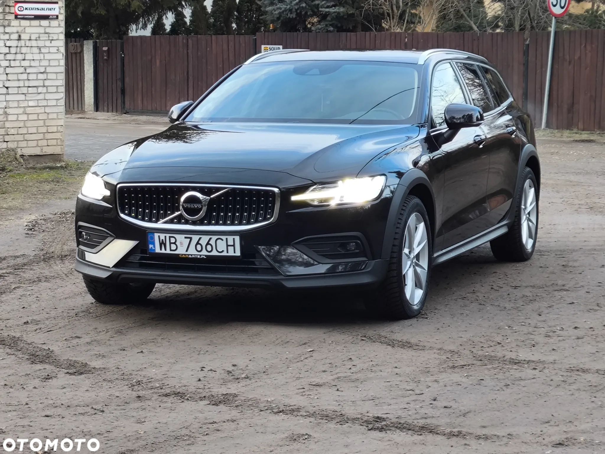 Volvo V60 Cross Country - 1