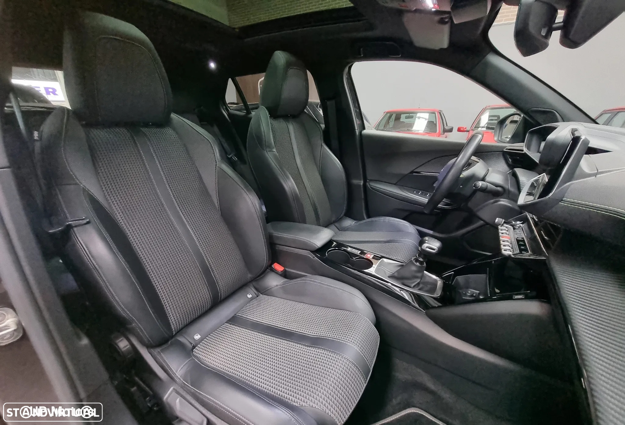 Peugeot 2008 1.2 PureTech GT - 11