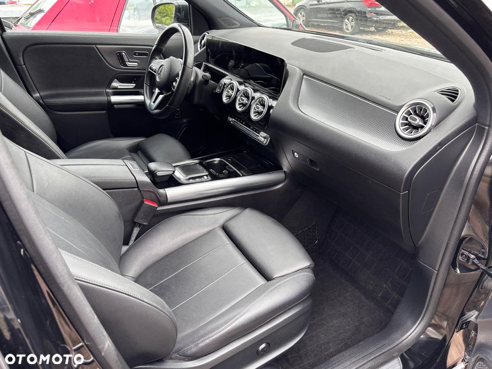 Mercedes-Benz GLA 250 4Matic 8G-DCT Special Edition - 11