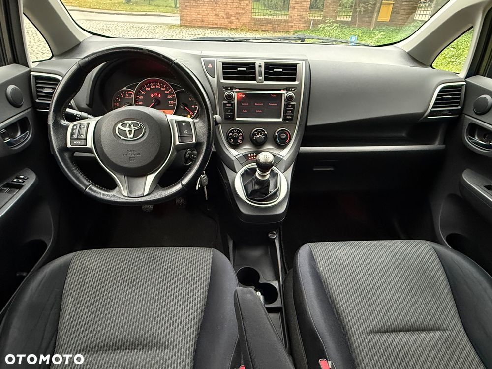 Toyota Verso-S 2011 photo 4