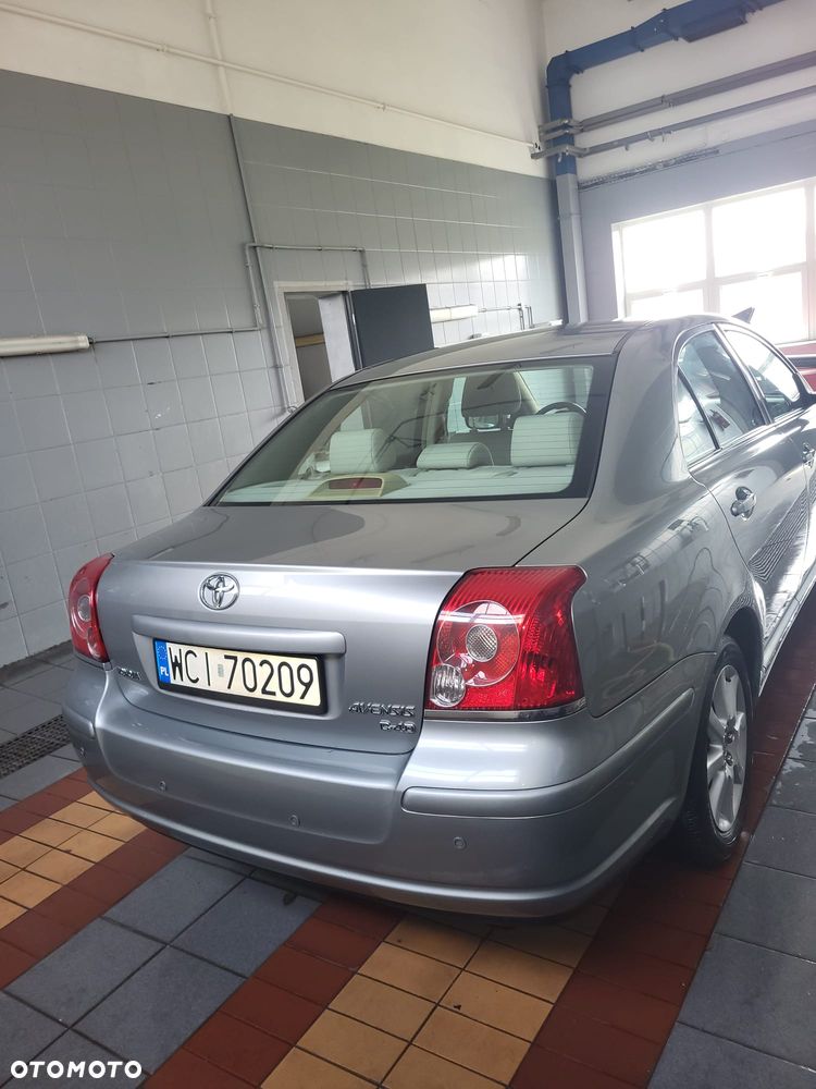 Toyota Avensis 2.0 D-4D Luna - 6