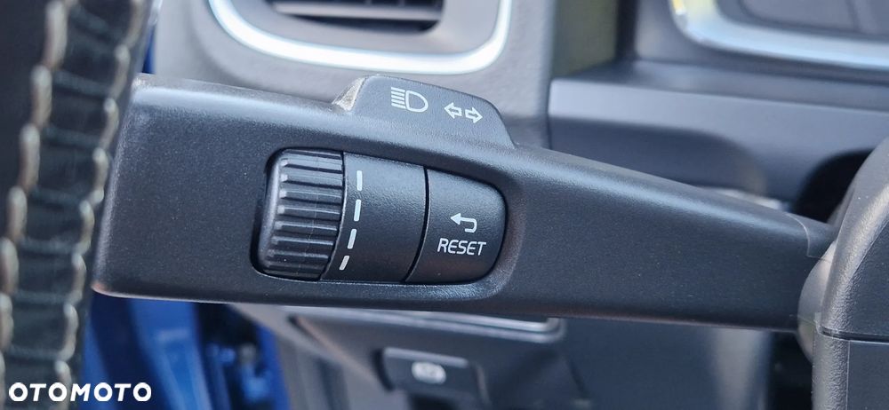 Volvo V60 D6 AWD Plug-in Hybrid Momentum - 25