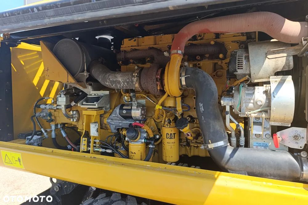Caterpillar M318D - 11