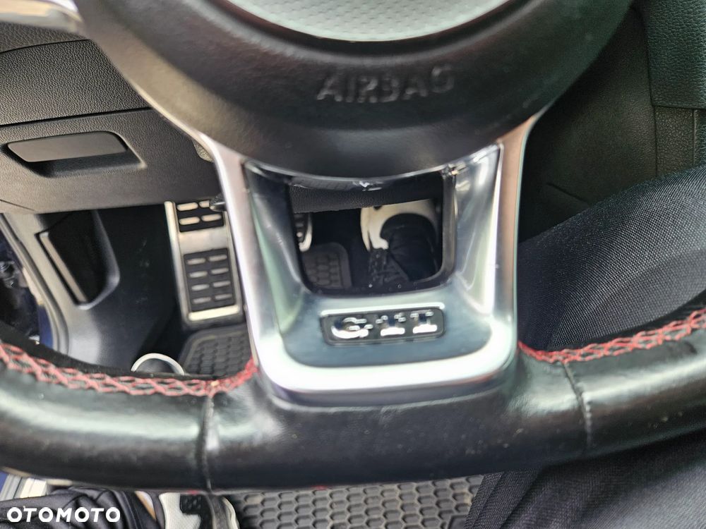Volkswagen Golf - 26