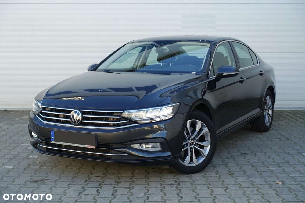 Volkswagen Passat - 1