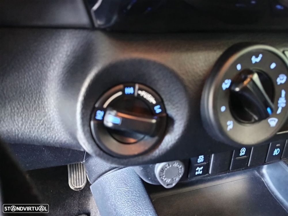 Toyota Hilux 2.4 D-4D 4WD CD CM - 15