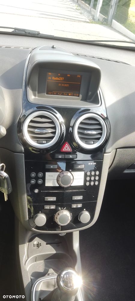 Opel Corsa 1.2 16V Cosmo - 15