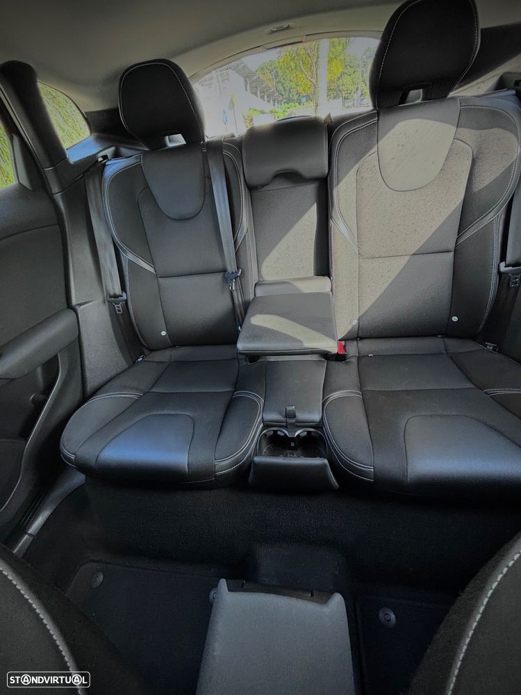 Volvo V40 2.0 D2 R-Design Momentum Geartronic - 13