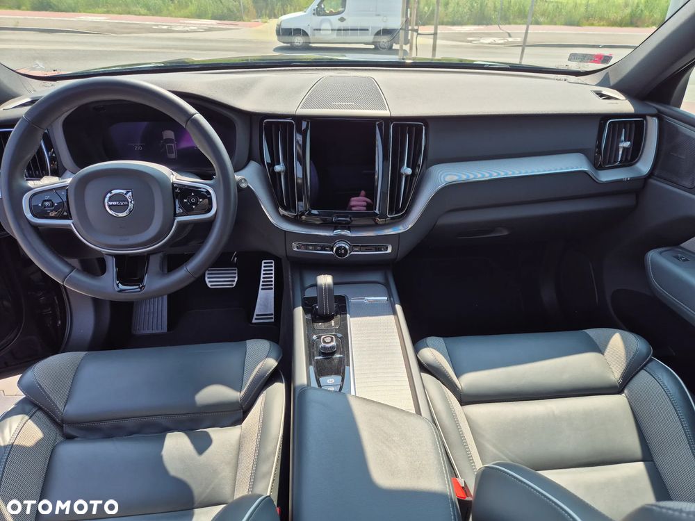 Volvo XC 60 T8 Plug-In Hybrid AWD R-Design - 25