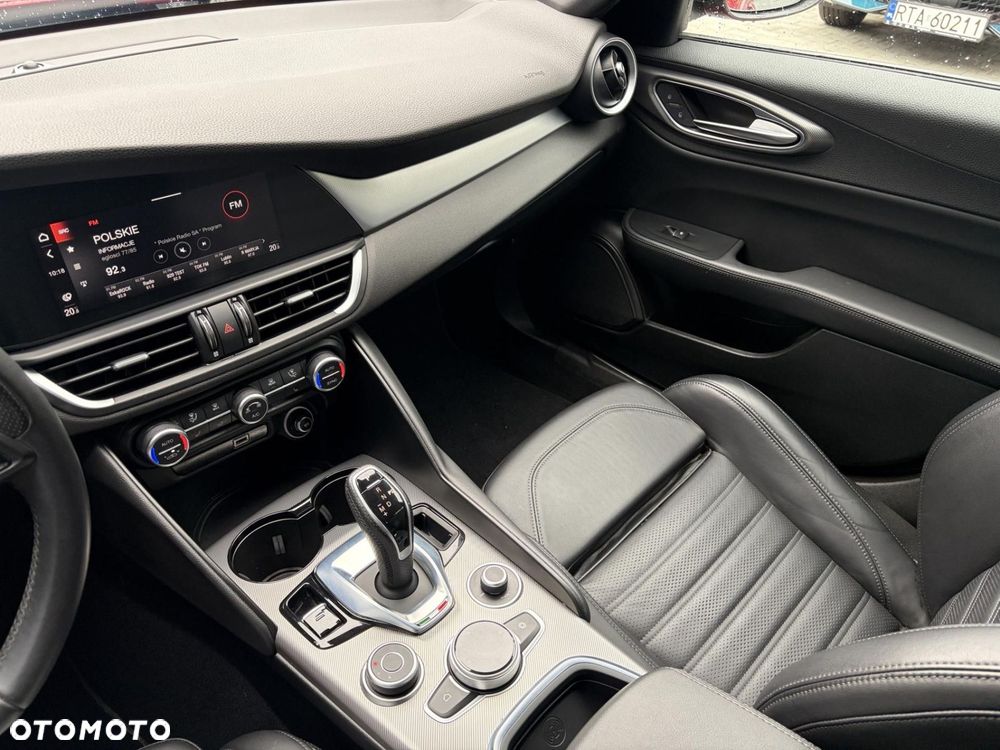 Alfa Romeo Giulia - 16