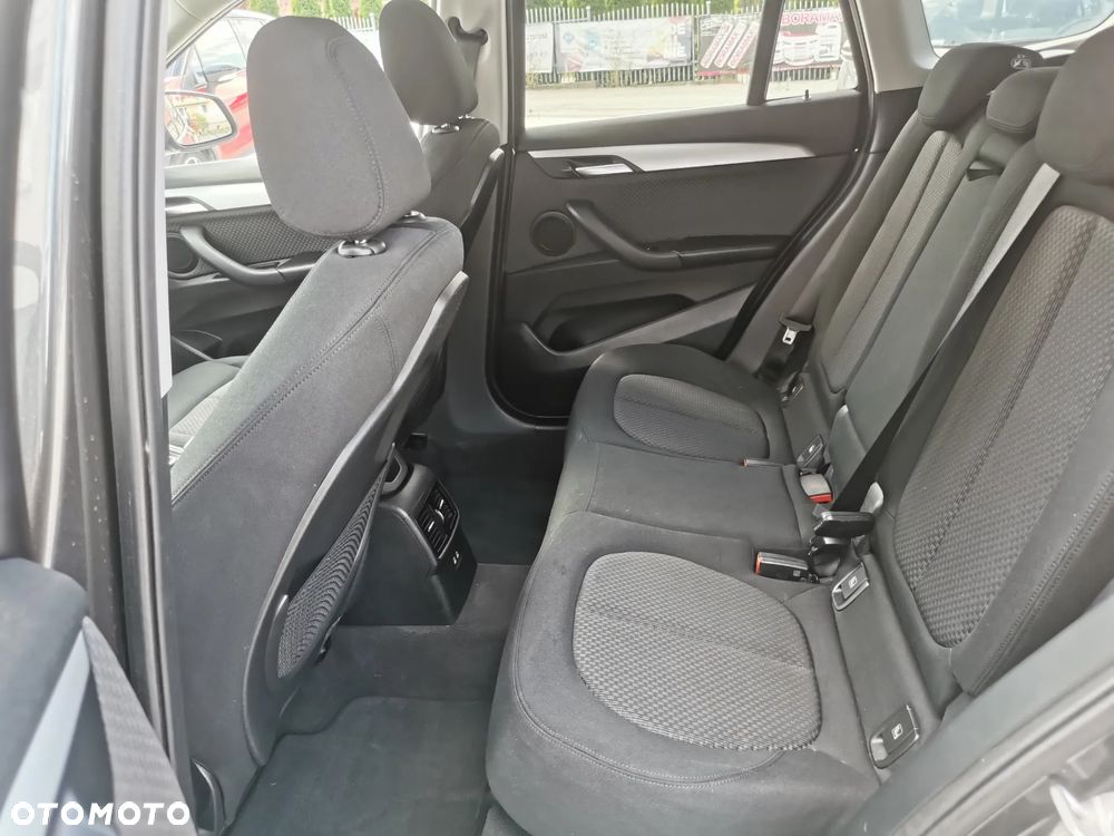 BMW X1 sDrive16d - 12