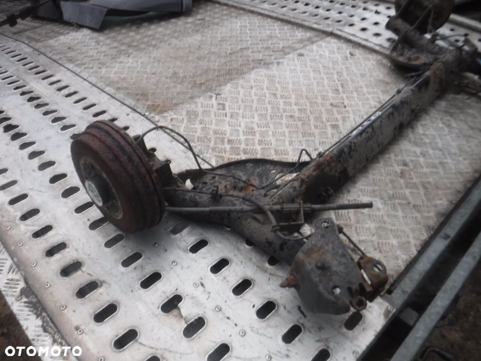 Renault Clio III belka zawieszenie os tyl - 1