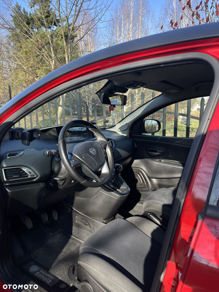 Lancia Ypsilon 1.2 8V Black&Red S&S - 3