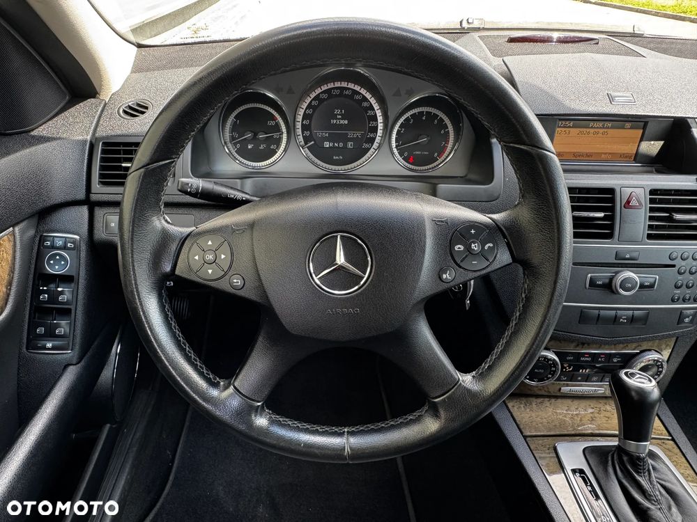 Mercedes-Benz Klasa C 180 CGI Automatik BlueEFFICIENCY Avantgarde - 13