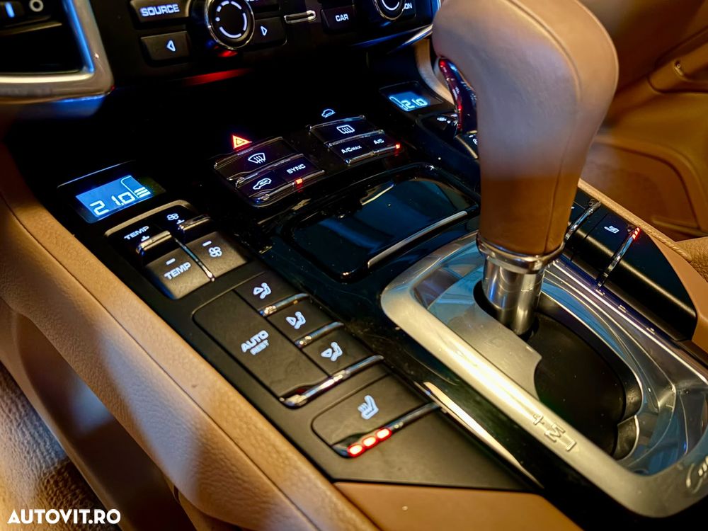 Porsche Cayenne 3.0 L - 10
