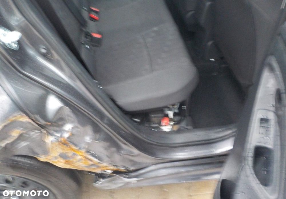 Toyota Yaris - 30
