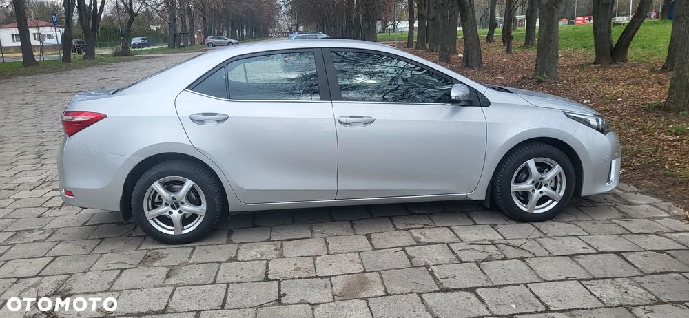 Toyota Corolla 1.6 Premium + - 15