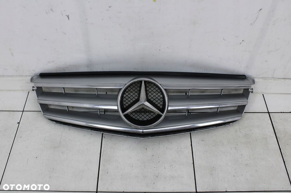 mercedes w204 lift sedan 11r- grill atrapa chłodnicy - 4