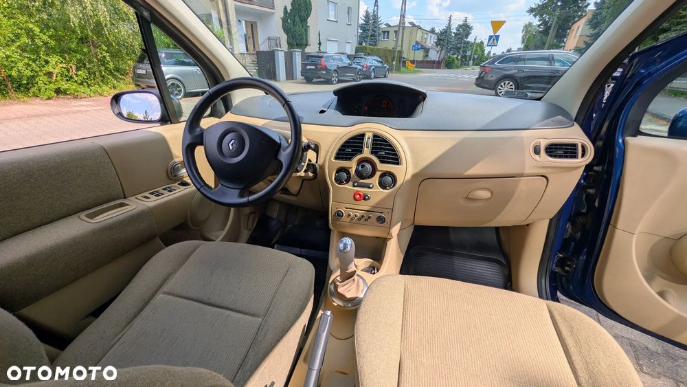 Renault Modus 1.6 16V Privilege - 11