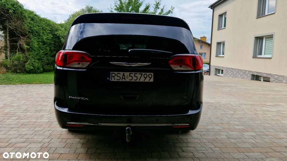 Chrysler Pacifica - 6